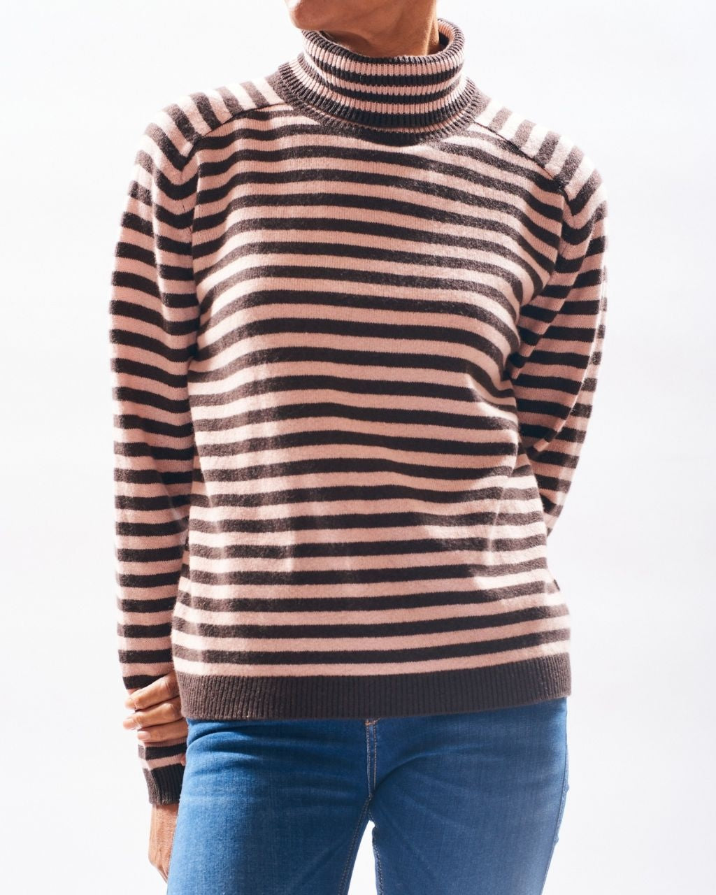 Narrow Stripe Roll Collar