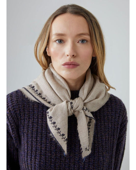 Scarf N°792 Embroidery paper